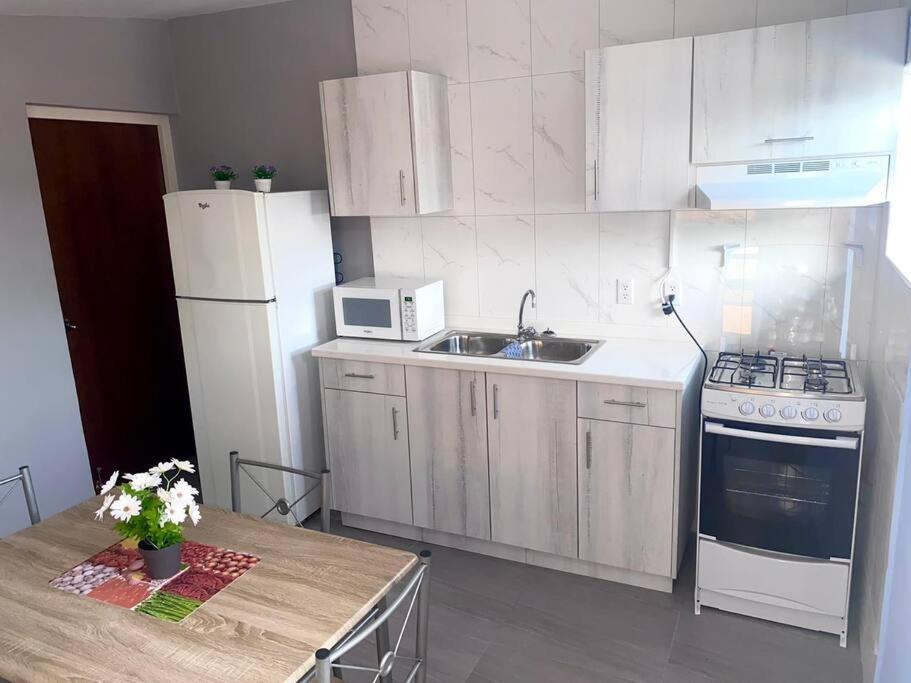 Cozy 1-Bedroom Apartment Close To City Center วิลเลมสตัด ภายนอก รูปภาพ